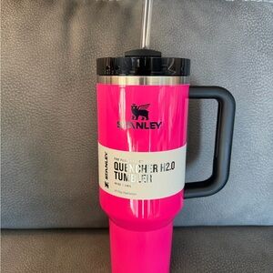 Stanley Hot Pink Quencher H2.0 Tumbler with Handle